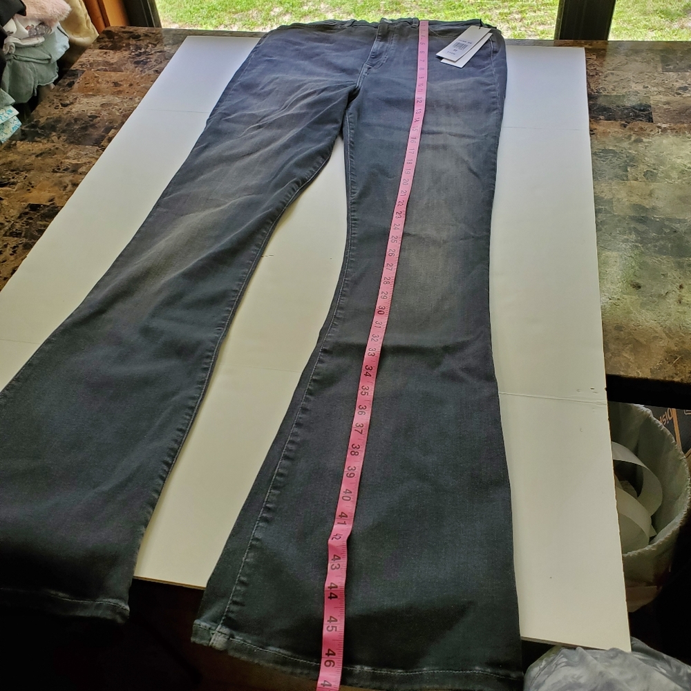 7 For All Mankind - Picture 11 of 14